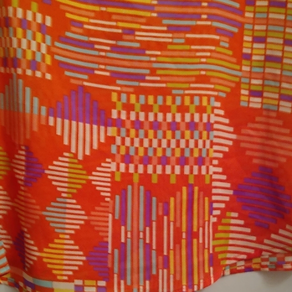 Cute juinors top with shapes - Picture 2 of 8